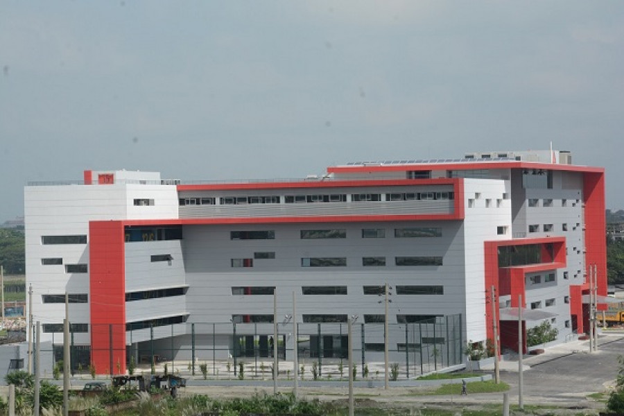 টিউশন ফি পরিশোধে লোন নেওয়ার পরামর্শ স্কুল কর্তৃপক্ষের