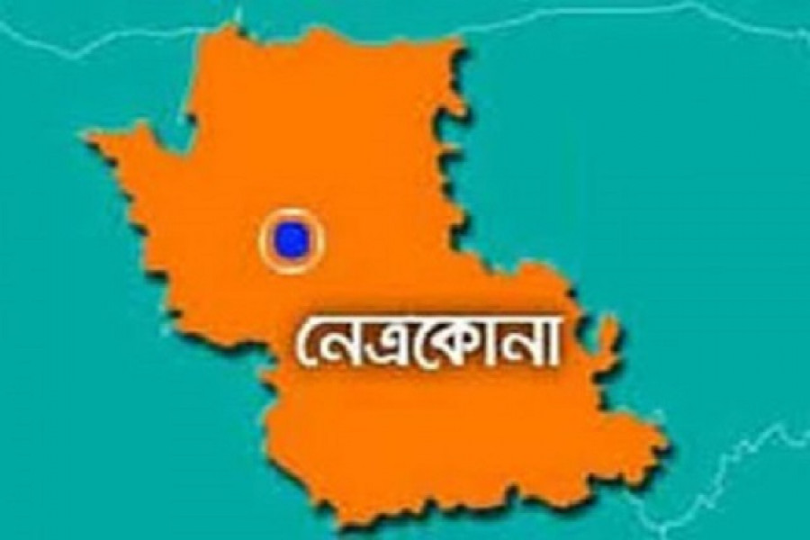 স্কুলে চুরি করে থানায় চোরের আত্মসমর্পণ! 