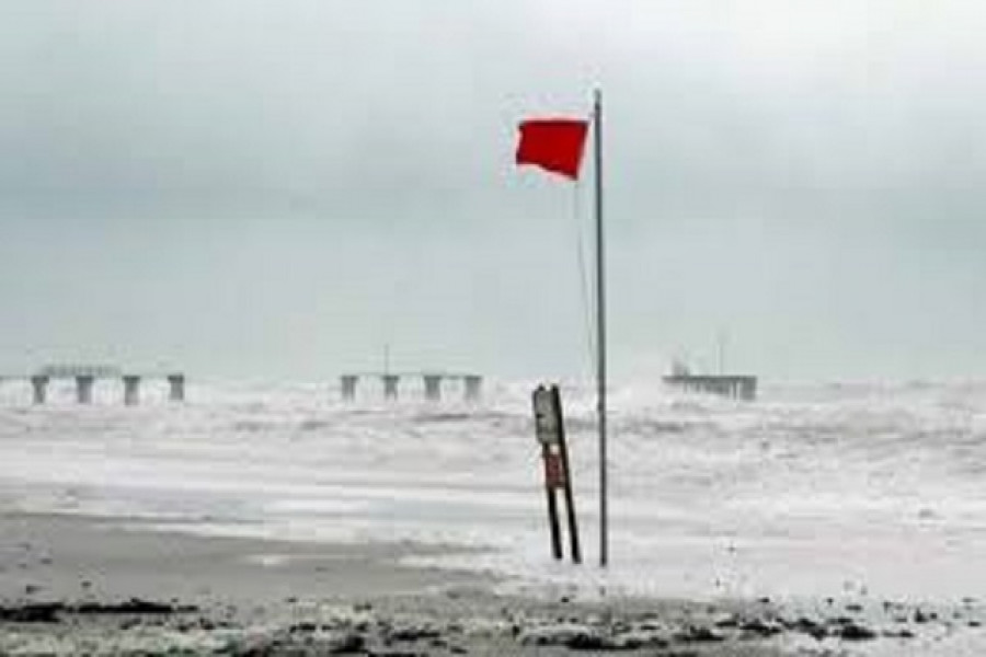 তৈরি হচ্ছে গভীর মেঘমালা, সমুদ্রবন্দরে ৩ নম্বর সতর্কতা  