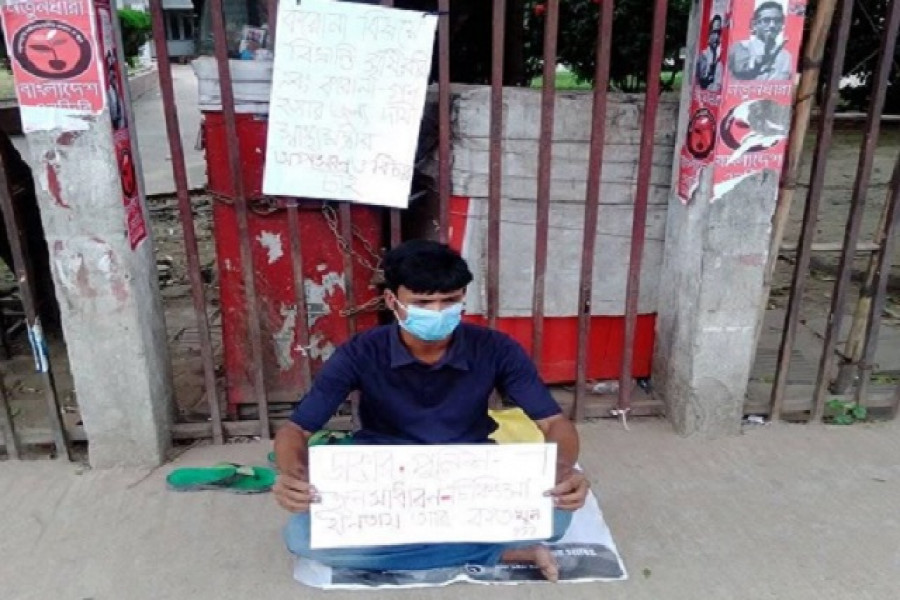 স্বাস্থ্যমন্ত্রীর অপসারণ দাবিতে— ফের একা হাজির পলাশ