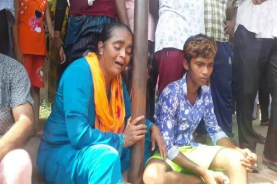 লঞ্চডুবির ঘটনায় স্বজন হারানো এক নারীর আর্তনাদ