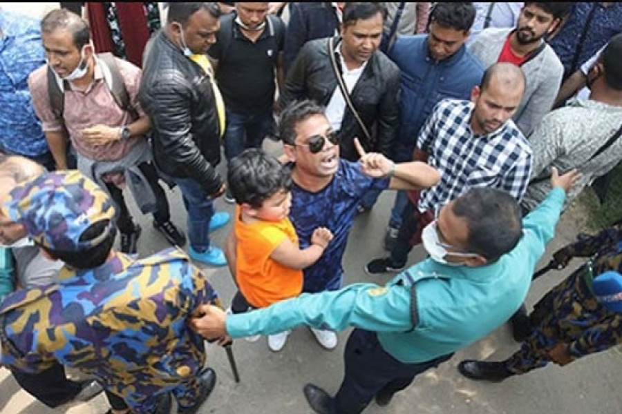 ইতালি ফেরত ওই প্রবাসীরাই গত মার্চে ঢাকায় হজ ক্যাম্পে বিক্ষোভ করেছিলেন