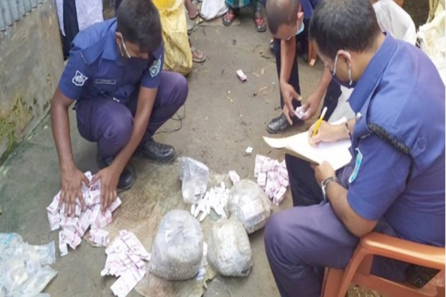 মাটি খুঁড়ার পর মিলল বিপুল পরিমাণ সরকারি ওষুধ! 