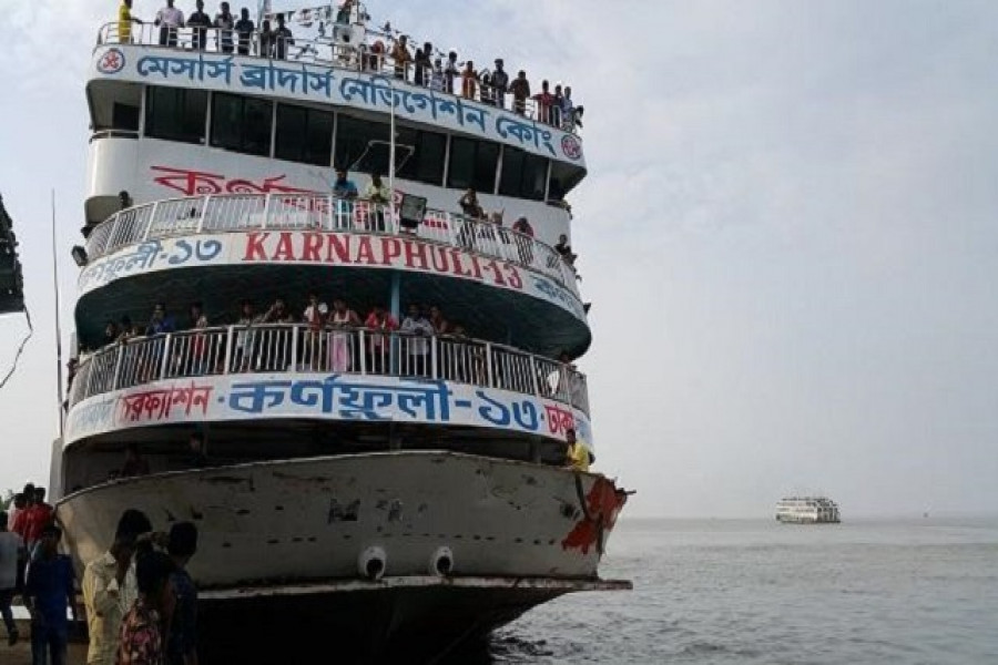 লঞ্চস্টাফদের হাত থেকে বাঁচতে নদীতে ঝাঁপ কিশোরীর 
