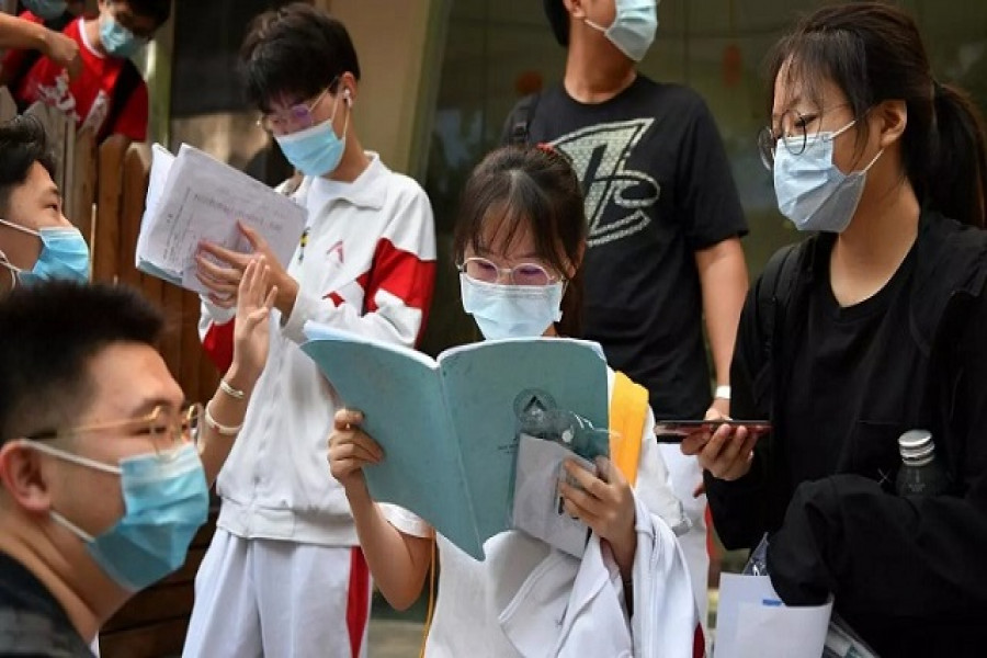 প্রস্তুতি ‍নিচ্ছে শিক্ষার্থীরা