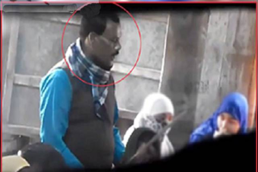 প্রধান শিক্ষকের যৌন হয়রানির পুরনো ভিডিওতে তোলপাড়, বিচার দাবি