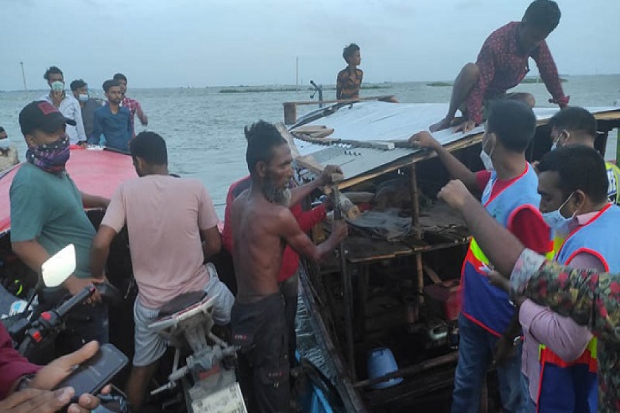 ৯৯৯ নম্বরে ফোন করে প্রাণ রক্ষা ১০ শিক্ষার্থীর