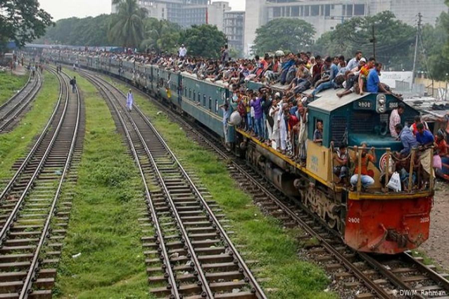 ঈদে অনলাইনে কিনতে হবে ট্রেনের টিকিট, বাড়ছে না ট্রেন