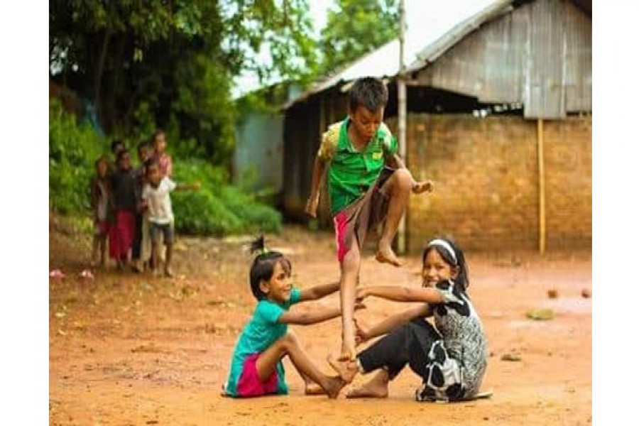 প্রযুক্তির ভিড়ে হারিয়ে যাচ্ছে গ্রাম বাংলার চিরচেনা শৈশব