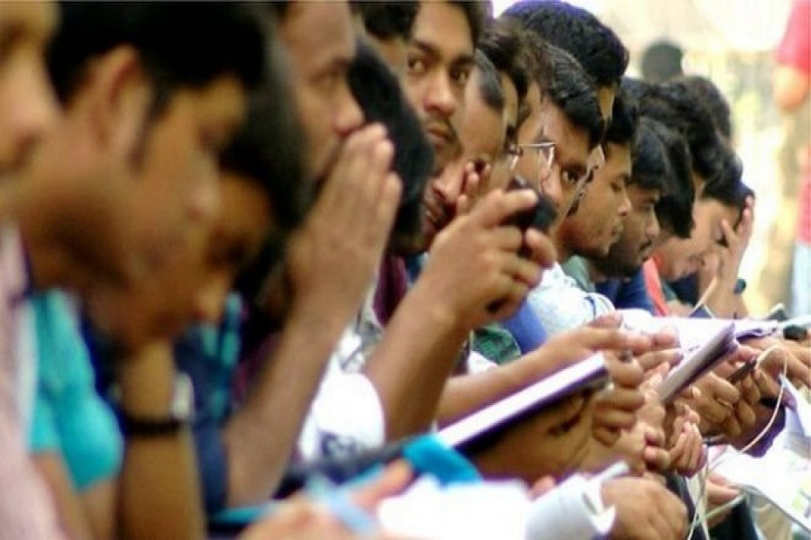 করোনায় দ্বিগুণ হচ্ছে উচ্চশিক্ষিত বেকার, সুখবর নেই চাকরিপ্রার্থীদের