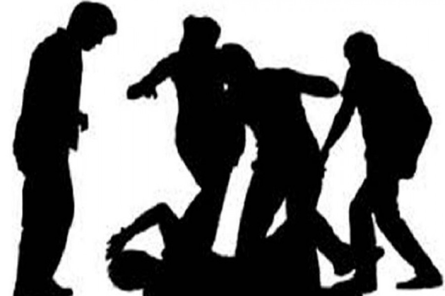 মাদ্রাসাছাত্রীকে উত্যক্তের প্রতিবাদ করায় দুই শিক্ষককে পেটাল বখাটেরা