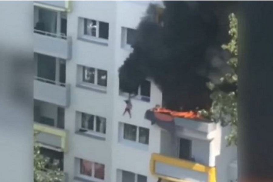 আগুন লাগার পর চার তলা থেকে ফেলে দেয়া হলো ২ শিশু (ভিডিও)