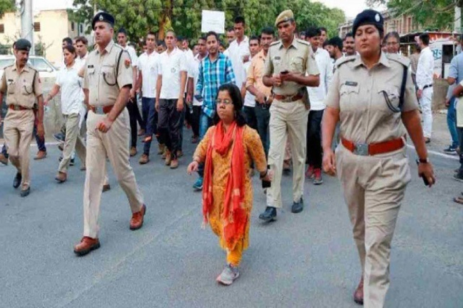 কটূক্তি জয় করে ৩ ফুট ২ ইঞ্চি উচ্চতার আরতি আজ আইএএস অফিসার