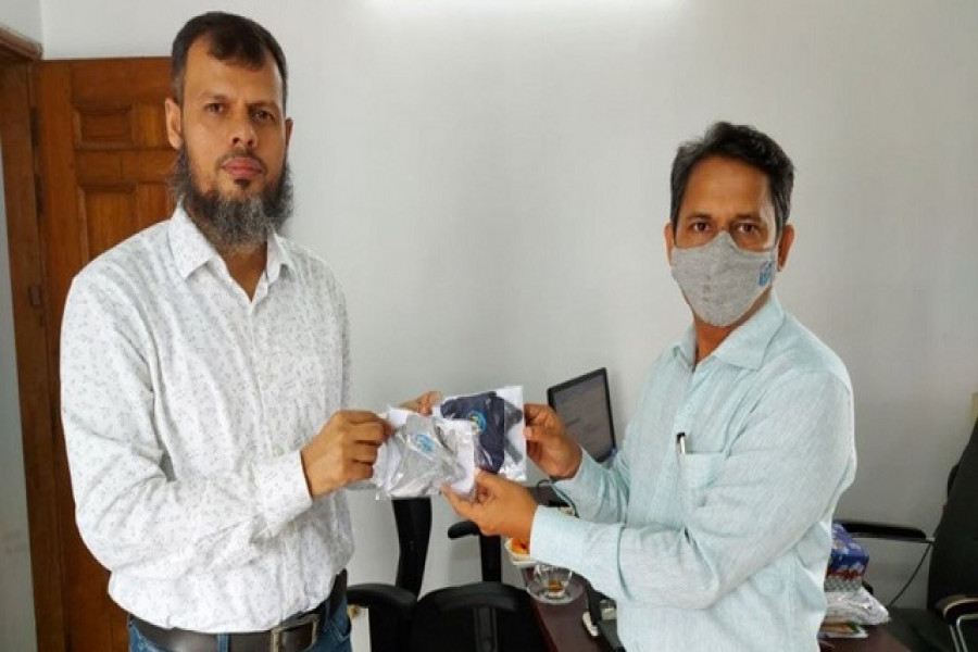 করোনায় ‘মানবীয় মানুষ’ উদ্যোগ হাতে নিয়েছেন জাবি অধ্যাপক