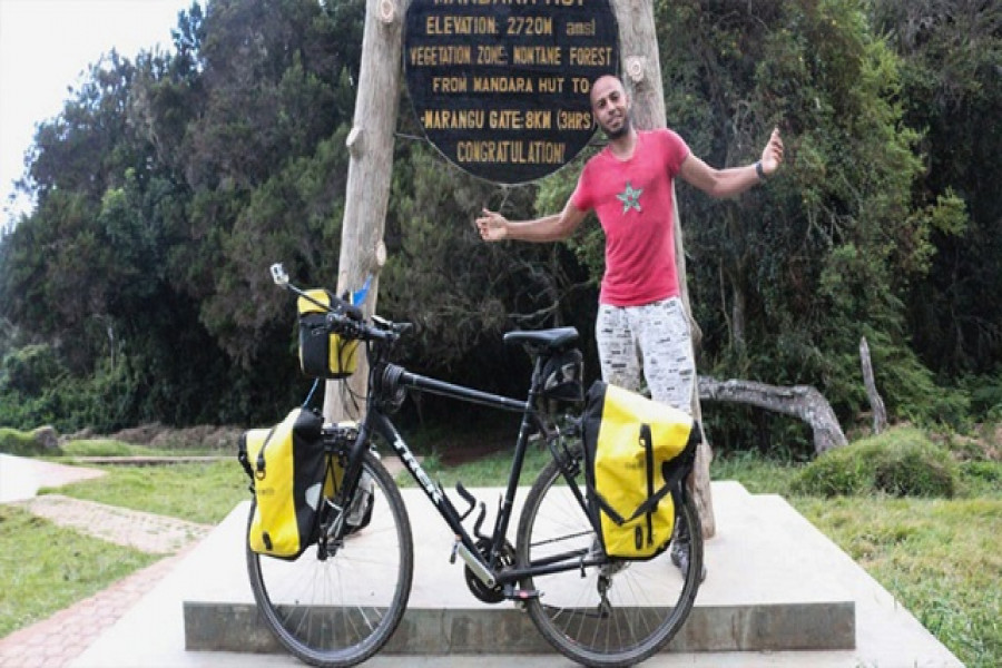 সাইকেলে ২৬ দেশ অতিক্রম করেও হজের সুযোগ মেলেনি সেই তরুণের