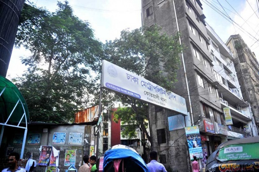 কোতোয়ালির ওসিসহ পাঁচ পুলিশের বিরুদ্ধে চাঁদাবাজির মামলা 