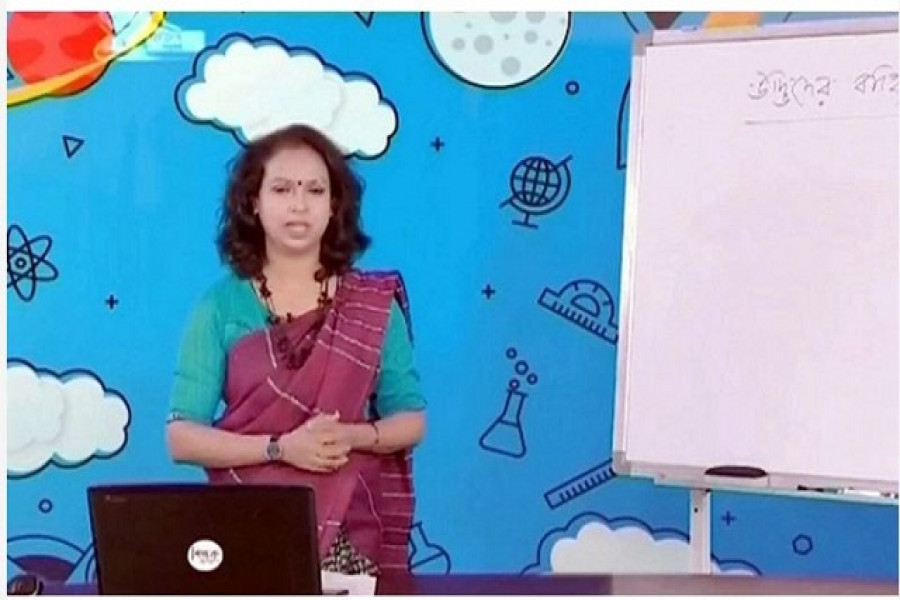 আজ মাধ্যমিকে ১২ কারিগরিতে ৩ বিষয়ের ক্লাস 