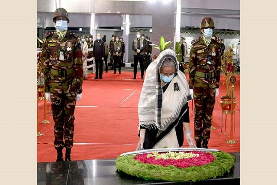 বঙ্গবন্ধুর প্রতিকৃতিতে প্রধানমন্ত্রীর শ্রদ্ধা