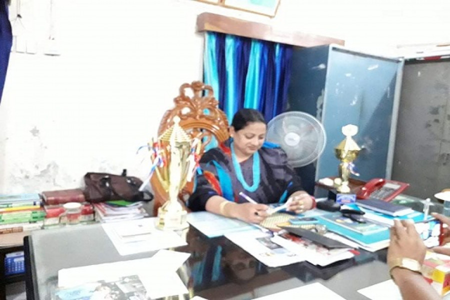 ম্যানেজিং কমিটির মিথ্যা অভিযোগে স্কুলছাড়া প্রধান শিক্ষিকা