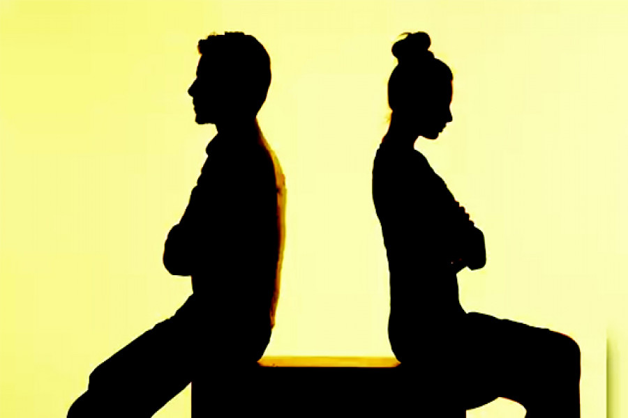 স্বামীর অতিরিক্ত ভালোবাসায় অতিষ্ট স্ত্রী, ডিভোর্স আবেদন