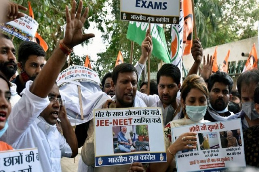 একযোগে ২৫ লাখ শিক্ষার্থীর পরীক্ষা নেবে ভারত, বিতর্ক তুঙ্গে