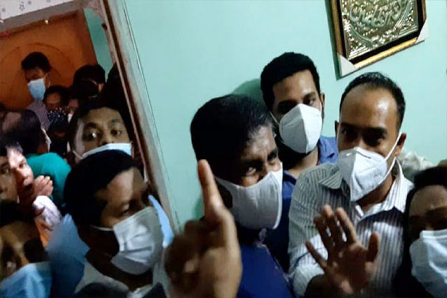ছাত্রদলের নেতাকর্মীদের হাতে মহানগর যুবদল সভাপতি লাঞ্ছিত