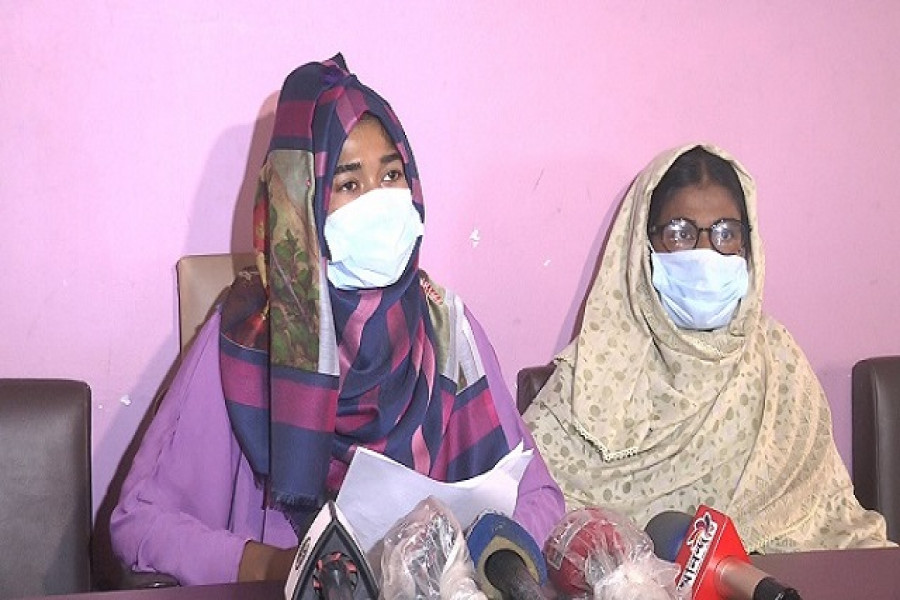 চেয়ারম্যানের বিরুদ্ধে ধর্ষণের মামলা করে এলাকা ছাড়া তরুণী