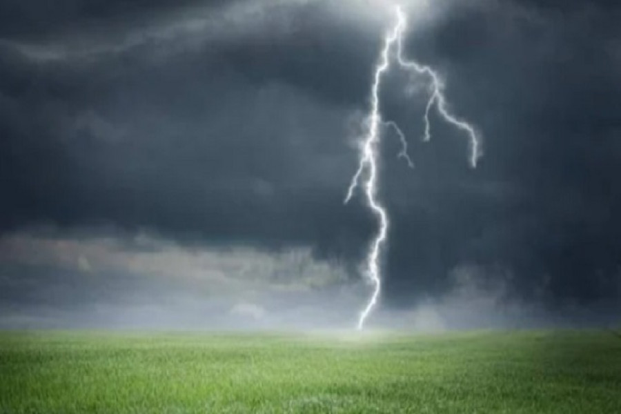 ফুটবল খেলতে গিয়ে বজ্রপাতে দুই স্কুলছাত্রের মৃত্যু