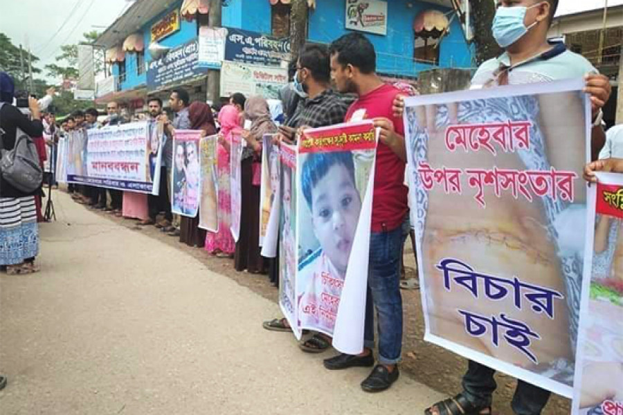 ভুল চিকিৎসার অভিযোগ, হাসপাতালের বিরুদ্ধে রাস্তায় নামল ভুক্তভোগীরা