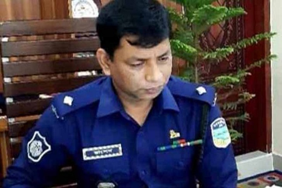 অবশেষে নিজের বিরুদ্ধে মামলা নিতে বাধ্য হলেন ওসি