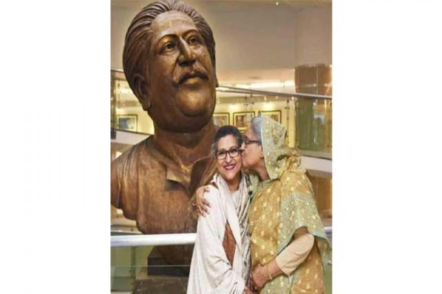 প্রধানমন্ত্রী শেখ হাসিনার সাথে শেখ রেহানা