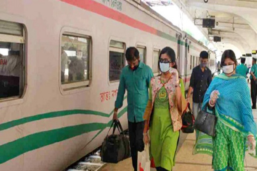 কাল থেকে যাত্রী ভর্তি করে চলবে ট্রেন