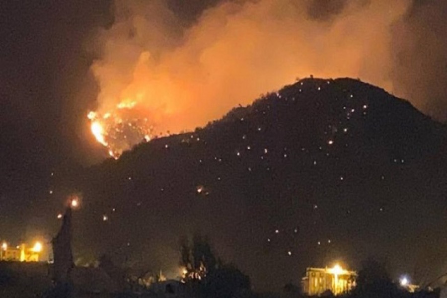 মক্কার পাহাড়ে ভয়াবহ আগুন (ভিডিও)