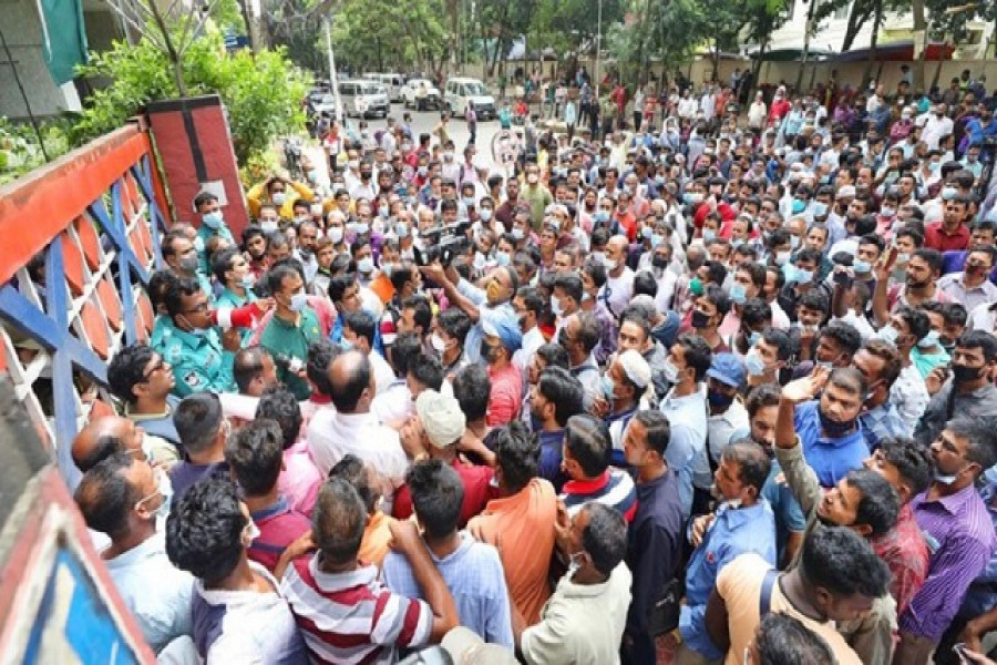 আকামার মেয়াদ ২৪ দিন বাড়িয়েছে সৌদি আরব