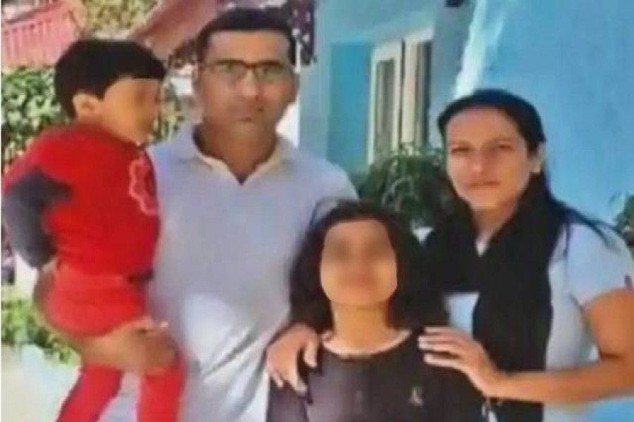 অধ্যাপকের আত্মহত্যার খবরে পানিতে ঝাঁপ দিলেন স্ত্রী