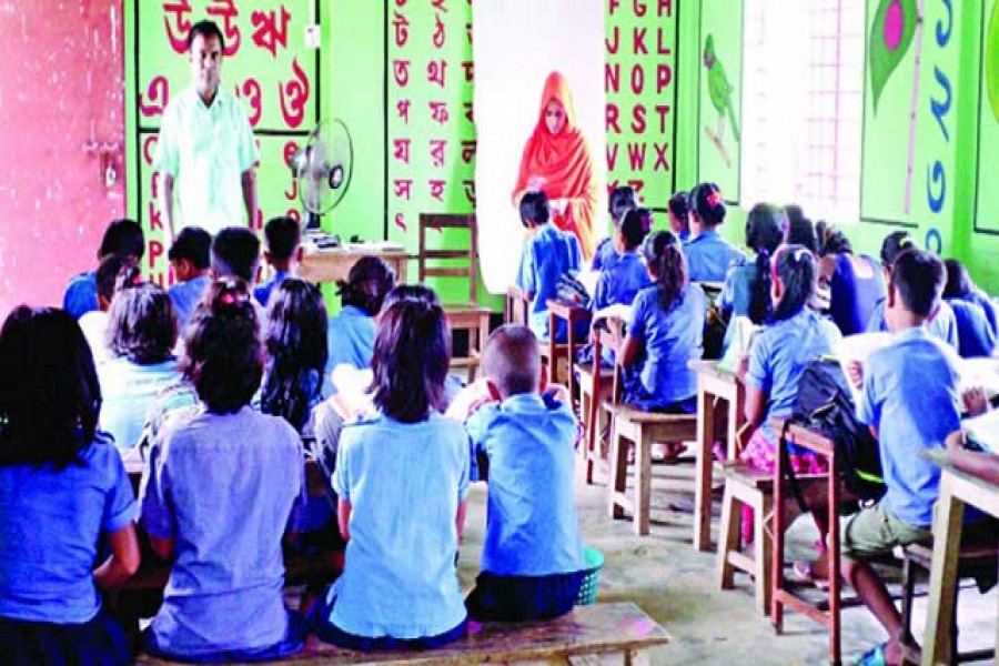শিক্ষার্থীদের ক্লাস-পরীক্ষায় না রাখার ভয় দেখাচ্ছে স্কুলগুলো