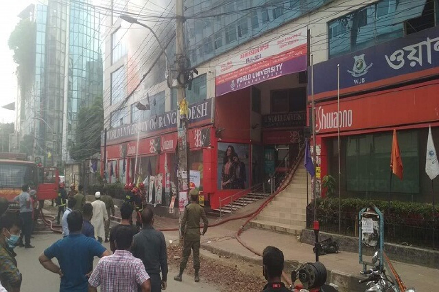 রাজধানীর ওয়ার্ল্ড ইউনিভার্সিটিতে আগুন লাগার ঘটনা ঘটেছে