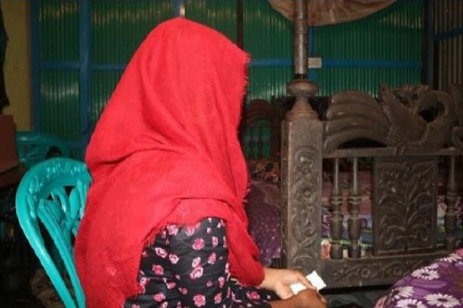 প্রেমিকের বাড়িতে শিক্ষিকার অনশন