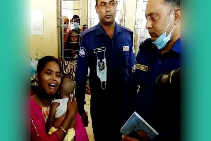 মায়ের কোলে ফিরে পাওয়া শিশু