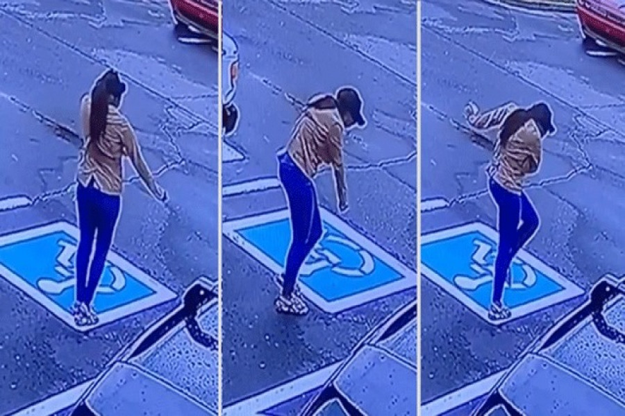 চাকরি পাওয়ার আনন্দে রাস্তায় তরুণীর নাচ (ভিডিও) 