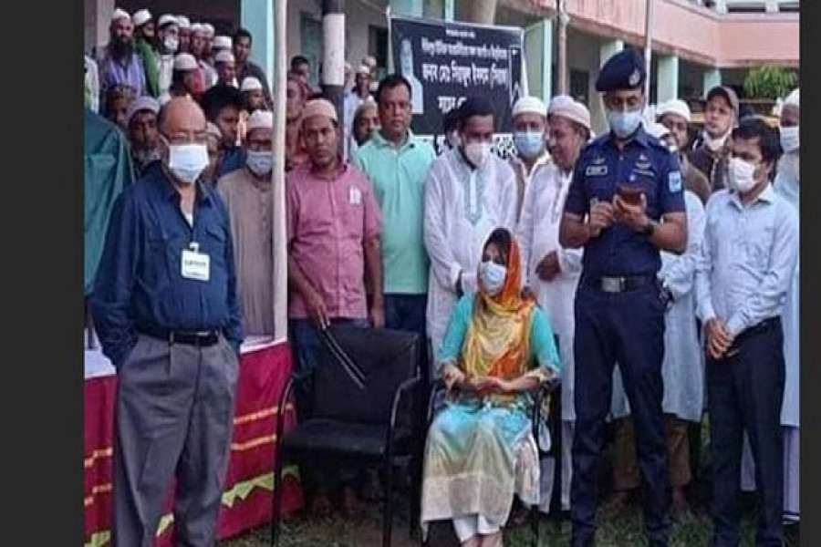 যা বললেন চেয়ারে বসে সমালোচিত সেই ইউএনও শাফিয়া 