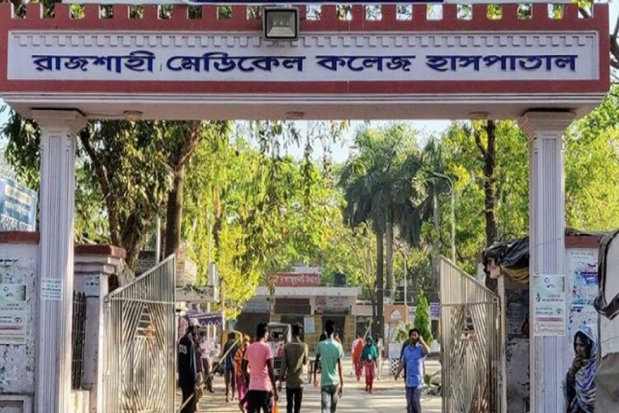 ভালোবেসে বিয়ে করা স্ত্রীর মুখে এসিড নিক্ষেপ স্বামীর