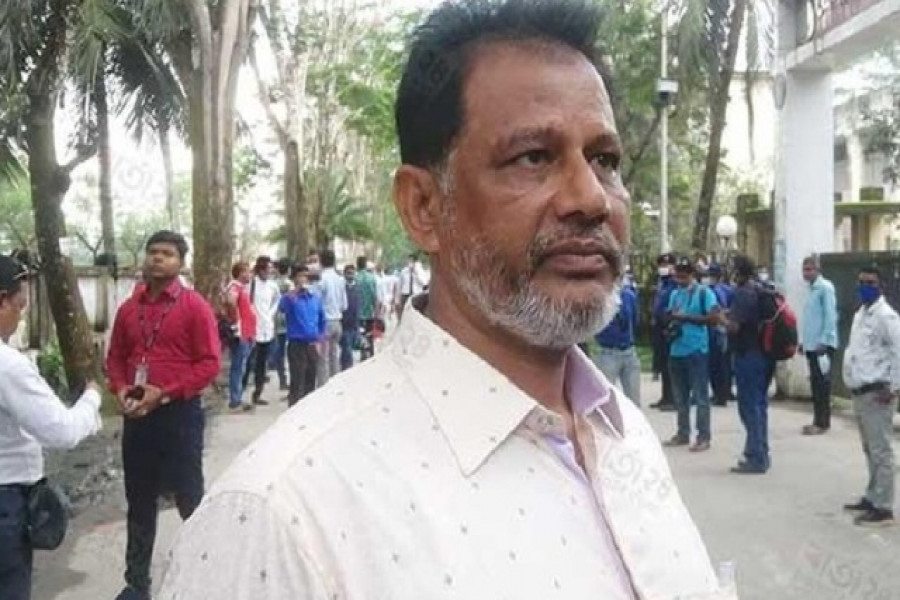 আদালত প্রাঙ্গনে মিন্নির বাবা