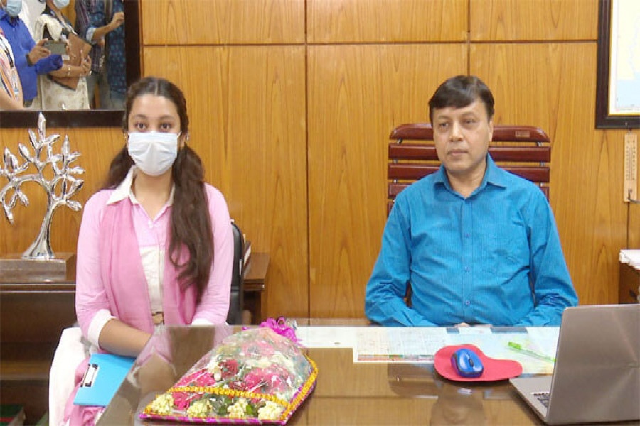 বিভাগীয় কমিশনার ড. অমিতাভ সরকারের সঙ্গে রাইমু জামান