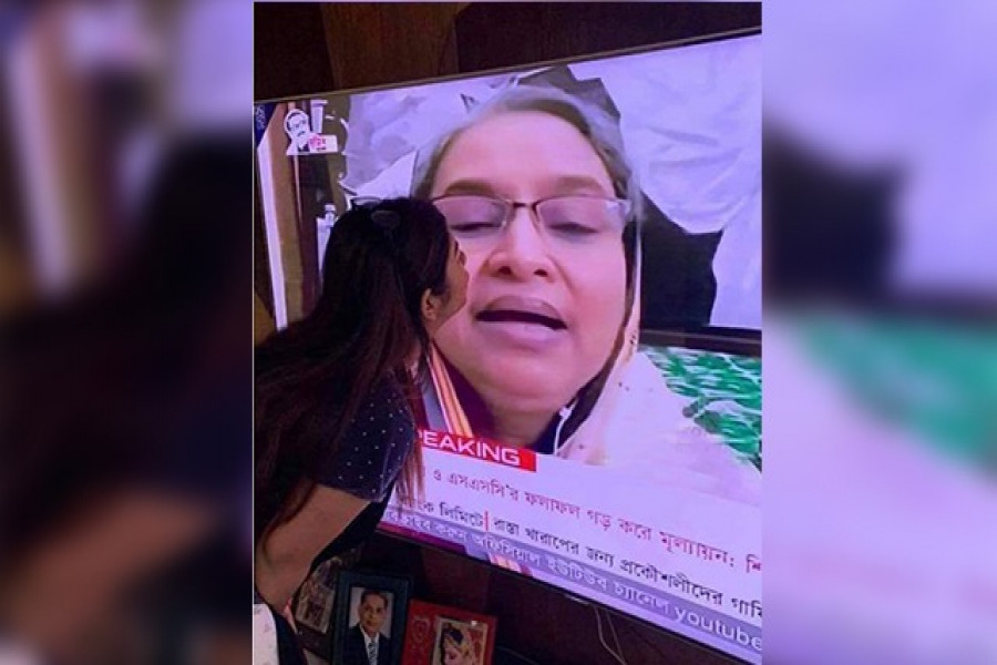 এইচএসসি পরীক্ষা বাতিলের ঘোষণার পর শিক্ষার্থীদের উচ্ছ্বাস