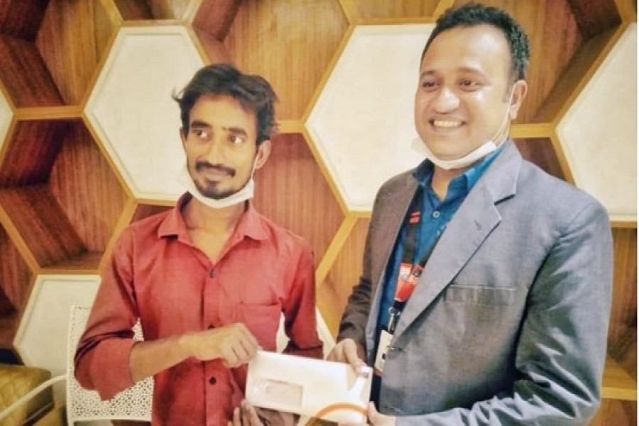 স্বপ্ন’র অফার লেটার নিচ্ছেন ফজলুর রহমান