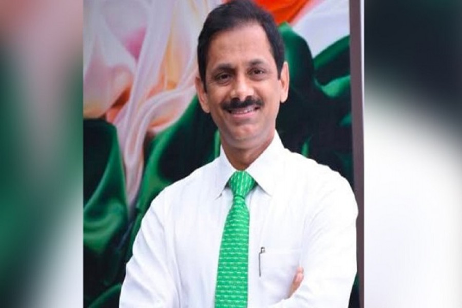 স্কুল জীবনের শিক্ষককে ৩০ লাখ টাকার উপহার দিলেন ছাত্র