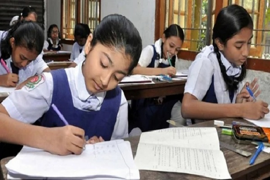 স্কুলের শিক্ষার্থীরা