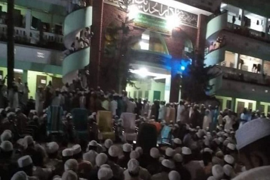 ছাত্র বিক্ষোভ হাটহাজারী মাদ্রাসায়