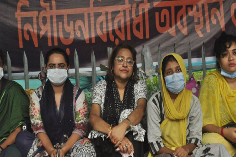 অনশনরত সেই ছাত্রীর পাশে ব্যরিস্টার তুরিন আফরোজ